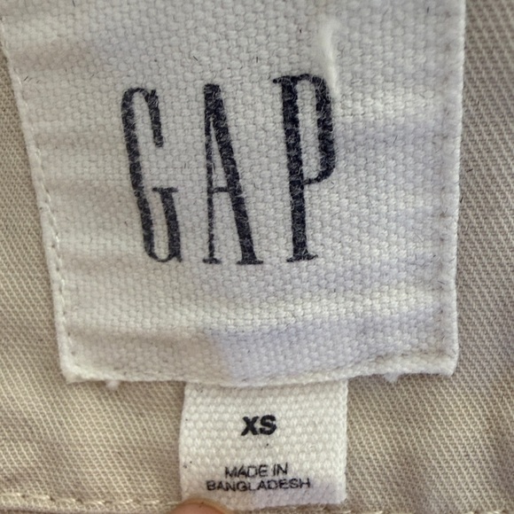 GAP Light Beige Ruffle-Hem Jean Jacket - Picture 2 of 3